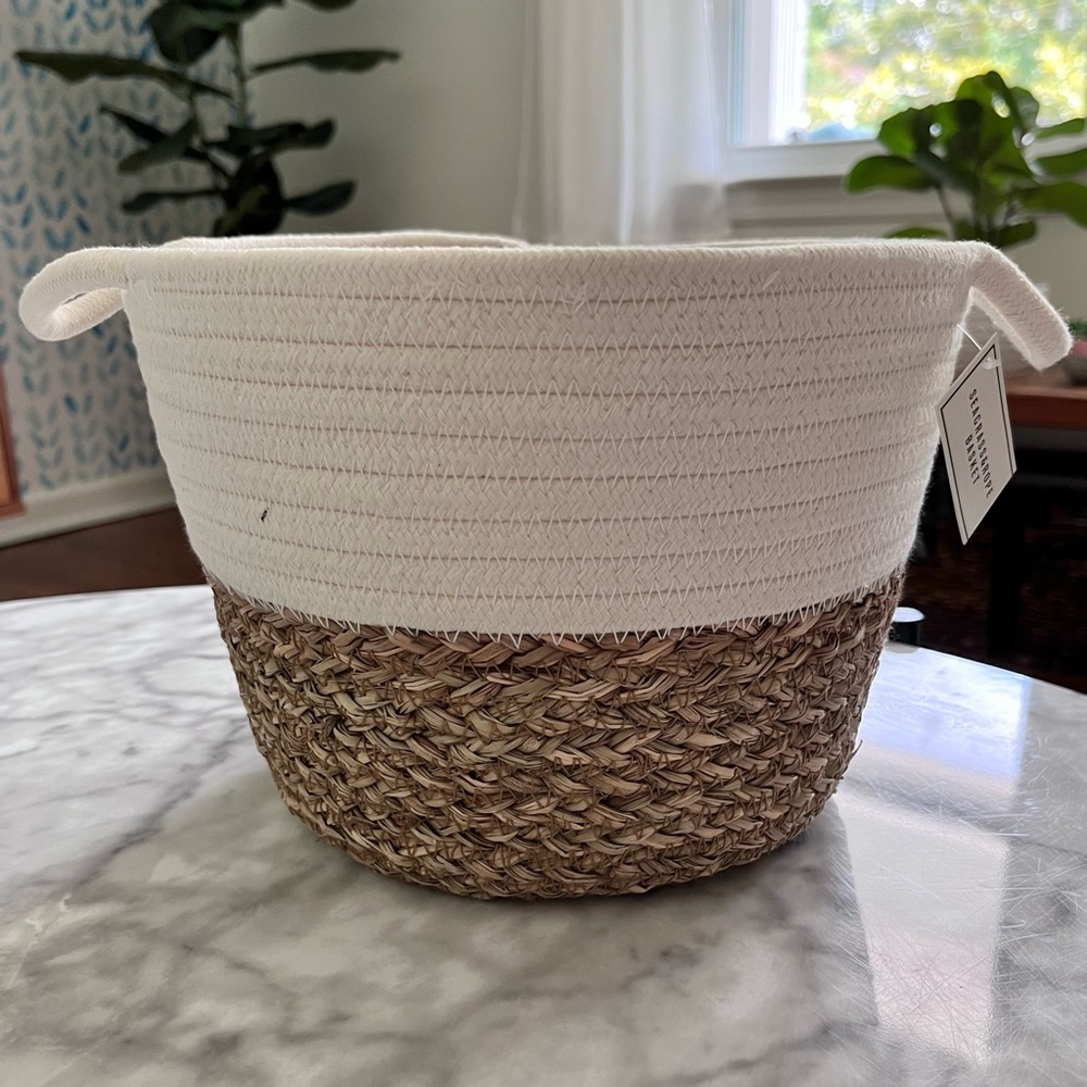 New Seagrass and Rope Basket - Picture 4 of 5